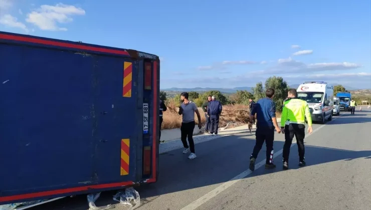 Çanakkale’de Lastik Patlaması Sonucu Kamyon Devrildi: 2 Yaralı